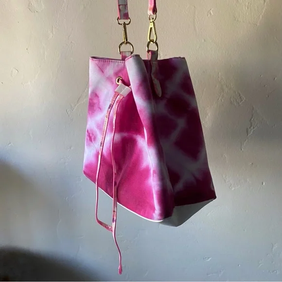 Estée Lauder Pink Tie-Dye Bucket Bag - Picture 5 of 9